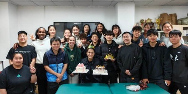 迪拉娜晒照庆祝生日：希望我们都可以健康平安 一切顺利