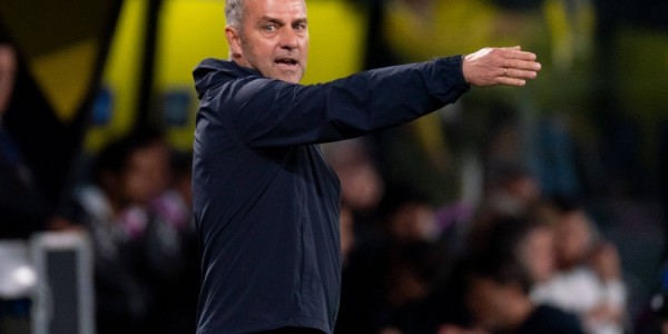 假期加练！每体：德容等四人在巴萨假期加练，教练组对此赞赏