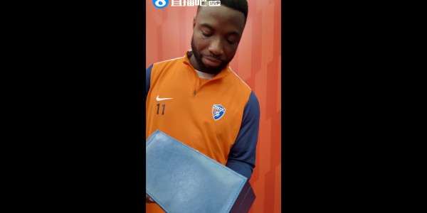 yl23455永利官网-挺标准的！奥斯卡接受直播吧颁奖，用中文说：直播吧，快人一步