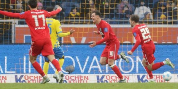 史上最乱德乙杀出最黑头羊，德甲将迎下一支村队？